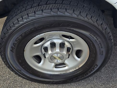 Used 2020 Chevrolet Express 2500 image 30