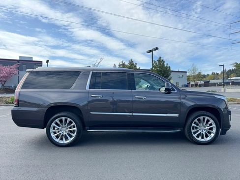 Used 2018 Cadillac Escalade ESV Premium Luxury image 12