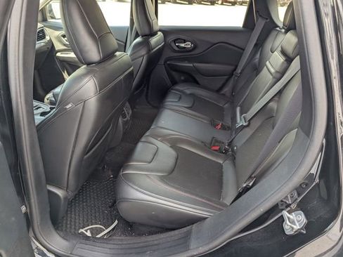 Used 2019 Jeep Cherokee Trailhawk w/ Comfort/Convenience Group AWD/4WD image 11