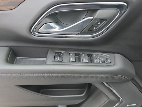 Used 2023 Chevrolet Suburban Premier image 33