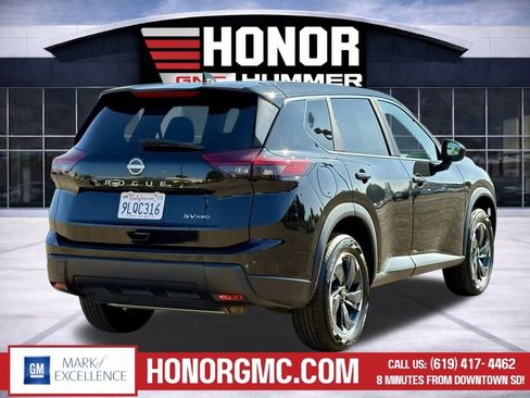 Used 2024 Nissan Rogue SV image 3