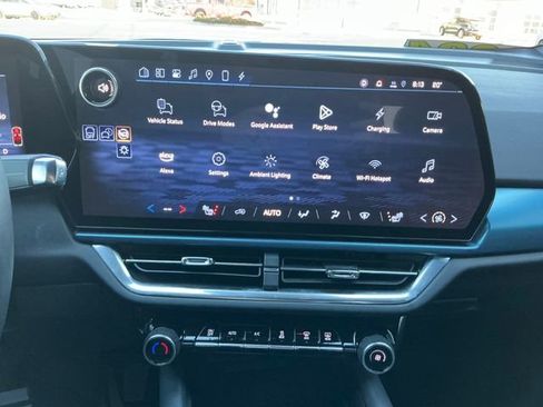 Used 2024 Chevrolet Equinox EV LT image 6