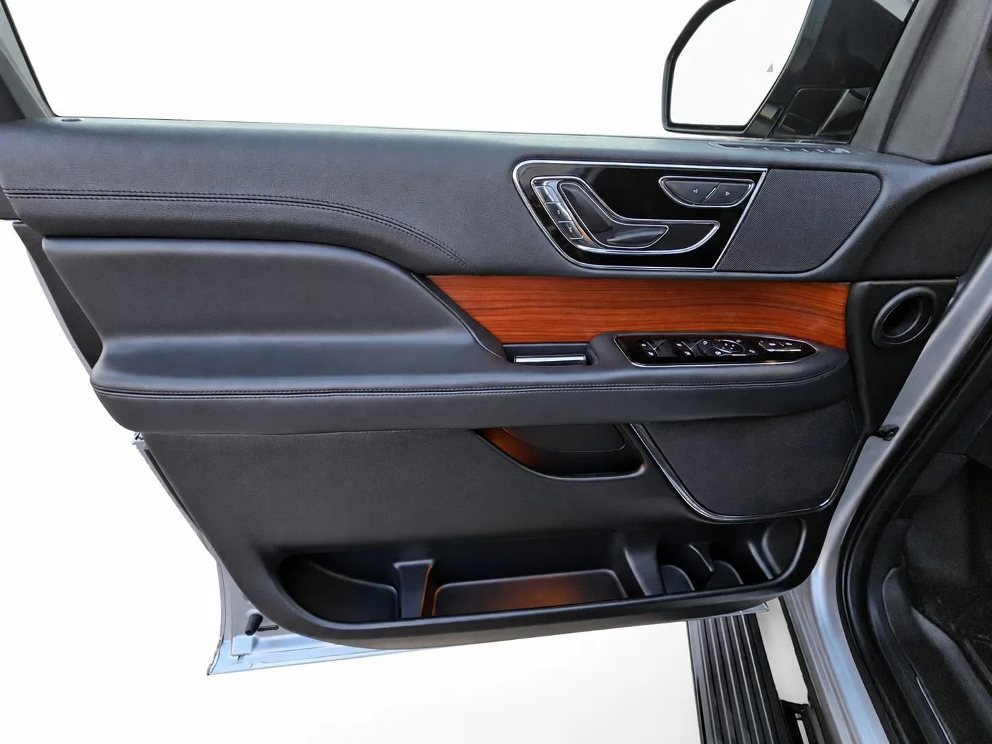 Used 2023 Lincoln Navigator 2WD image 14