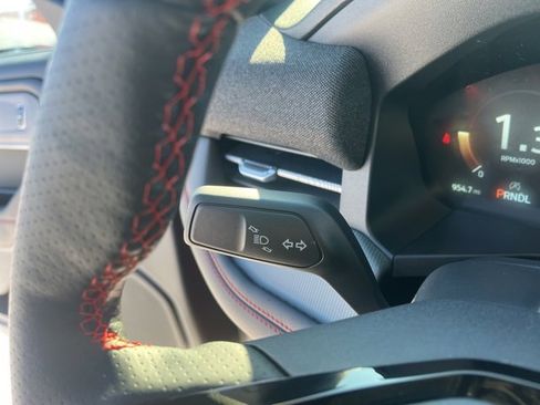 Used 2025 Ford Explorer ST-Line image 21