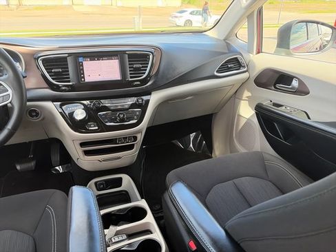 Used 2023 Chrysler Voyager LX FWD image 33