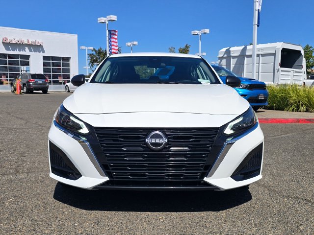 Used 2025 Nissan Altima 2.5 SV AWD/4WD image 2