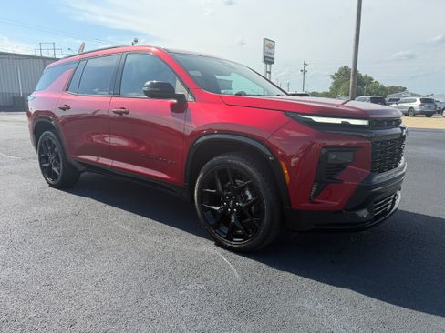 Used 2025 Chevrolet Traverse RS w/ LPO, Cargo Package FWD image 1