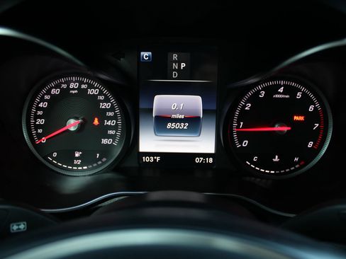 Used 2018 Mercedes-Benz GLC 300 4MATIC image 9