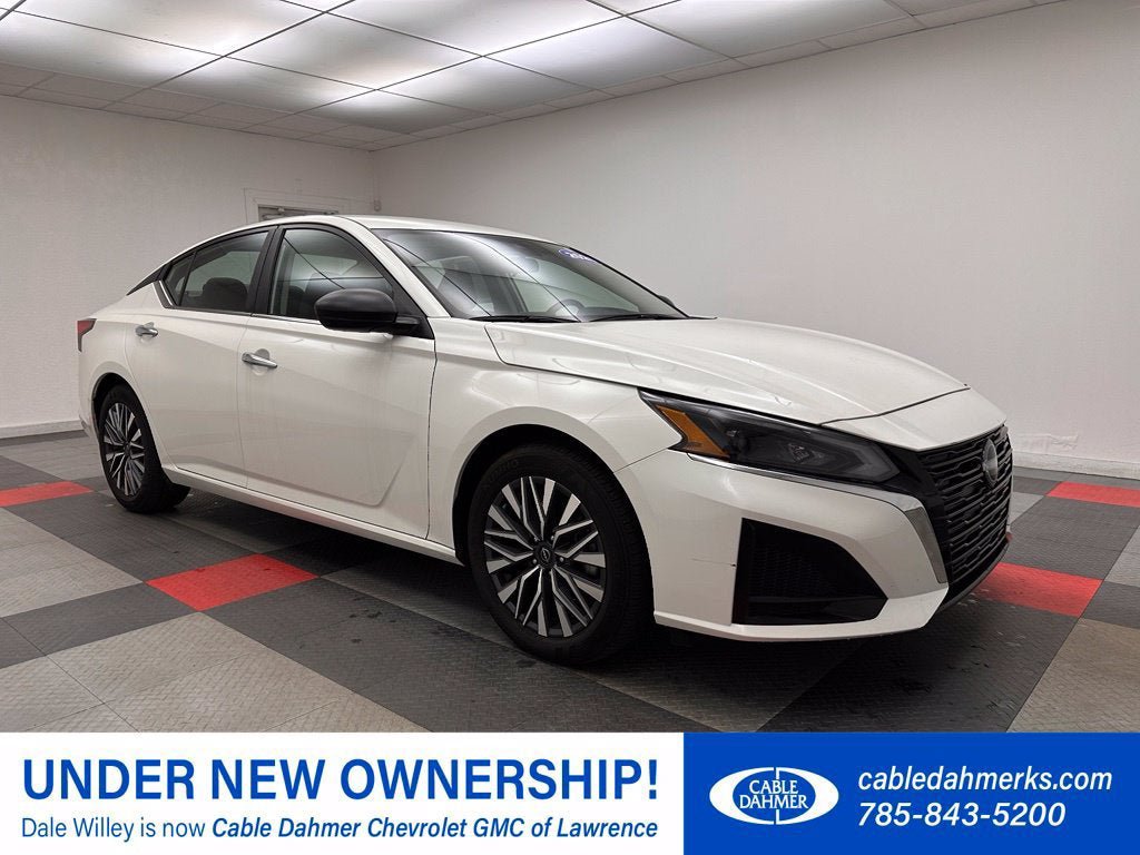 Used 2025 Nissan Altima 2.5 SV FWD image 1