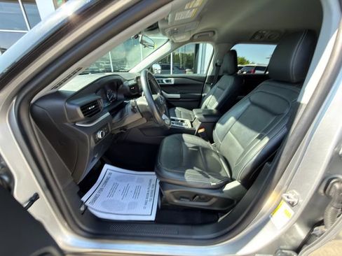 Used 2022 Ford Explorer XLT AWD/4WD image 22
