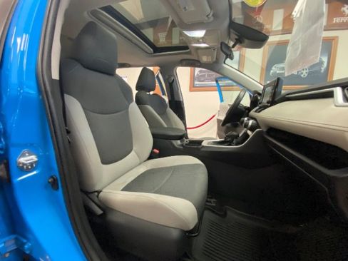 Used 2021 Toyota RAV4 XLE w/ Convenience Package FWD image 13
