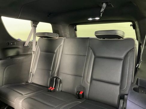 Used 2023 Chevrolet Suburban Premier image 17