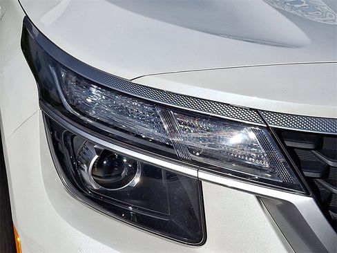 Used 2023 Kia Seltos LX image 10