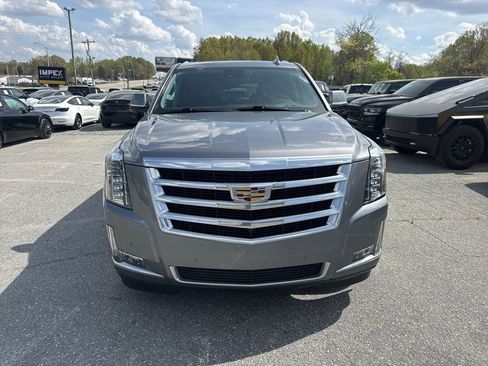 Used 2020 Cadillac Escalade Luxury image 8