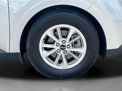 Used 2023 Kia Carnival LX FWD image 25