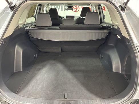 Used 2025 Toyota RAV4 XLE AWD/4WD image 18