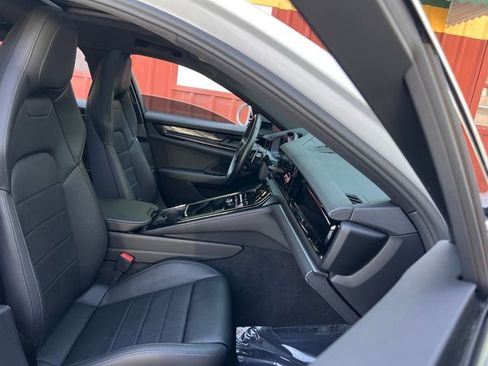 Used 2025 Porsche Panamera w/ Premium Package RWD image 39