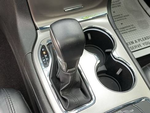 Certified 2022 Jeep Grand Cherokee Laredo X AWD/4WD image 19