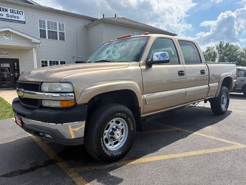 Used 2001 Chevrolet Silverado 2500 LS w/ Off-Road Skid Plate Pkg AWD/4WD image 2