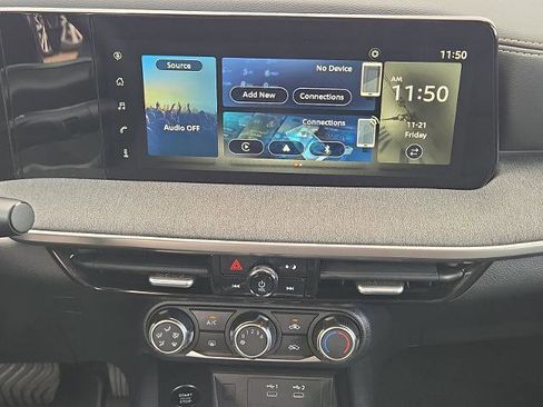 Certified 2025 Nissan Kicks SV image 16