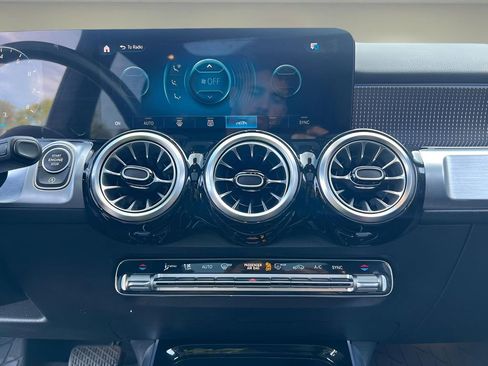 Used 2022 Mercedes-Benz GLB 250 4MATIC image 12