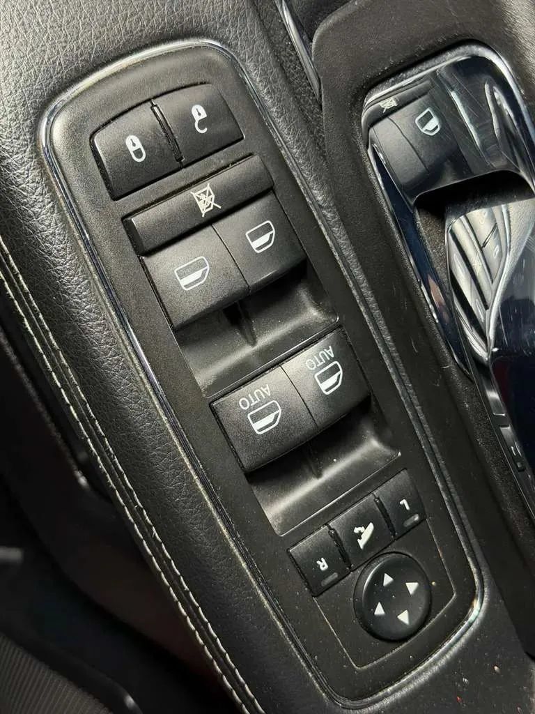 Used 2014 RAM 1500 Laramie RWD image 24