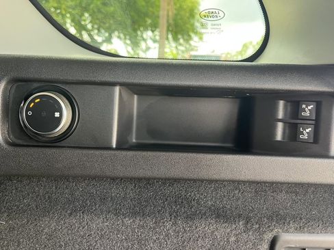 Used 2018 Land Rover Discovery Sport HSE image 39