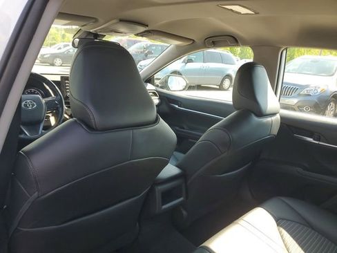 Used 2022 Toyota Camry SE FWD image 9