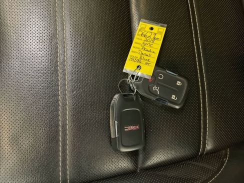 Used 2018 GMC Acadia Denali w/ Technology Package AWD/4WD image 28