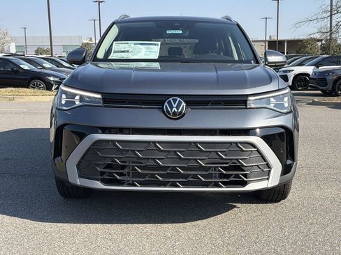 New 2026 Volkswagen Taos SE FWD image 8