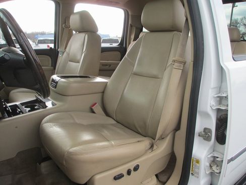 Used 2014 GMC Sierra 2500 Denali w/ Suspension Package, Off-Road image 20