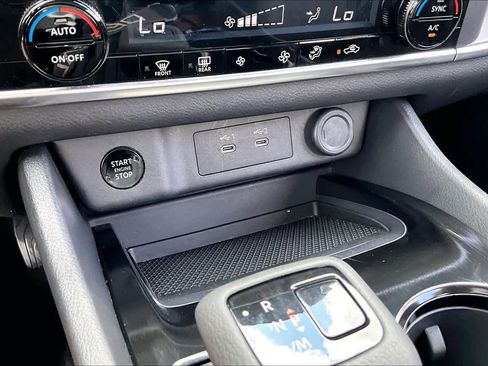 Used 2025 Nissan Rogue SV FWD image 31