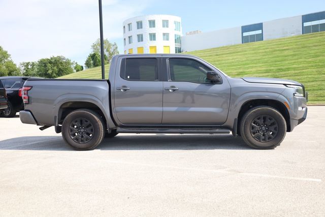 Used 2023 Nissan Frontier SV w/ Midnight Edition Package AWD/4WD image 3