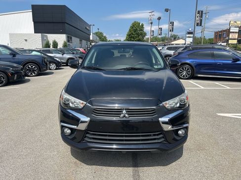 Used 2017 Mitsubishi Outlander Sport SE AWD/4WD image 2