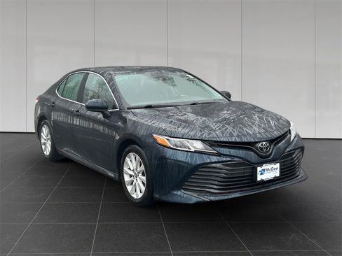 Used 2020 Toyota Camry LE image 7