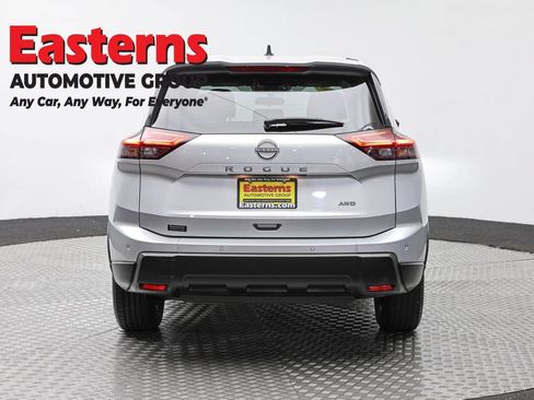 Used 2024 Nissan Rogue S AWD/4WD image 6