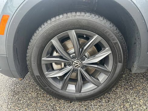 Used 2022 Volkswagen Tiguan SE AWD/4WD image 32