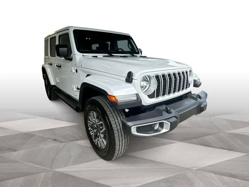 Used 2026 Jeep Wrangler Unlimited Sahara AWD/4WD image 2