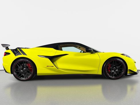 Used 2023 Chevrolet Corvette Z06 w/ Z07 Performance Package RWD image 2