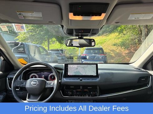 Used 2025 Nissan Rogue SL AWD/4WD image 6