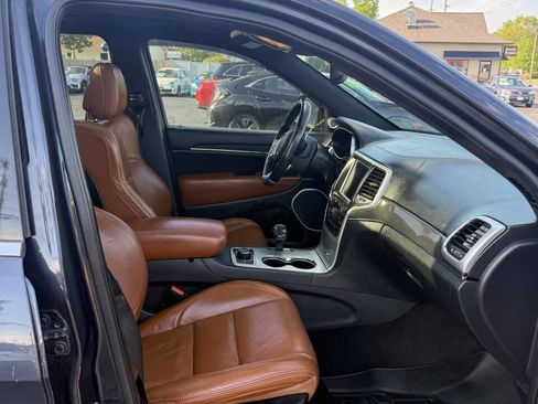 Used 2015 Jeep Grand Cherokee SRT w/ Luxury Group II AWD/4WD image 21