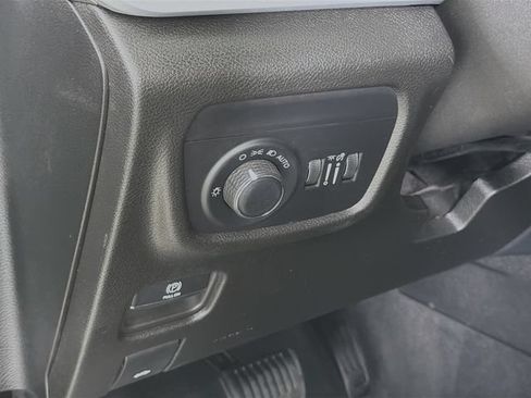 Used 2024 Jeep Grand Cherokee L Laredo RWD image 10