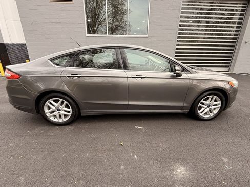 Used 2014 Ford Fusion SE image 9