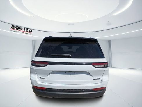 New 2025 Jeep Grand Cherokee Limited w/ Black Appearance Package image 4