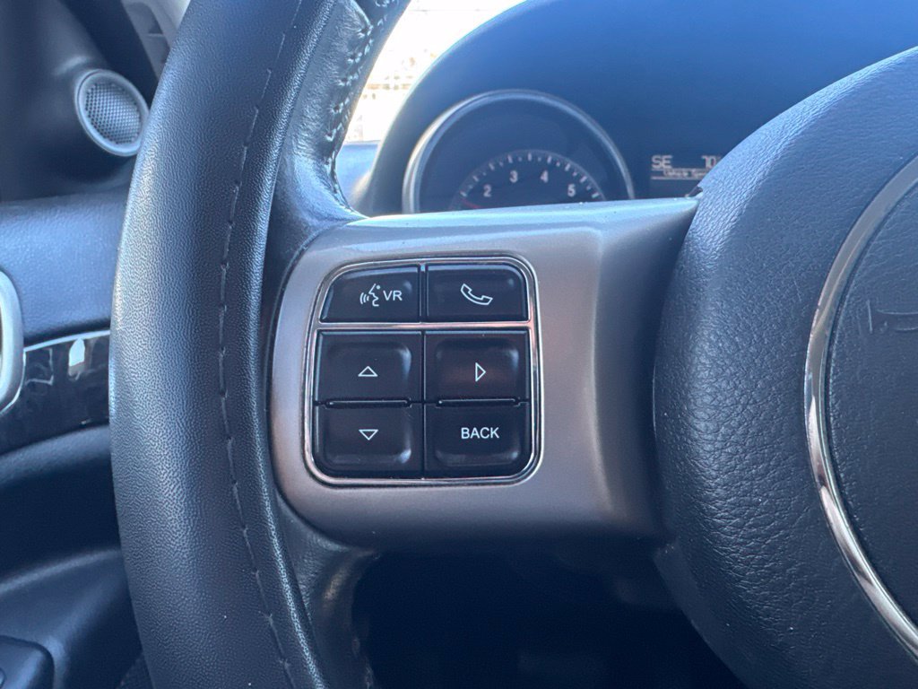 Used 2012 Jeep Grand Cherokee Laredo AWD/4WD image 29