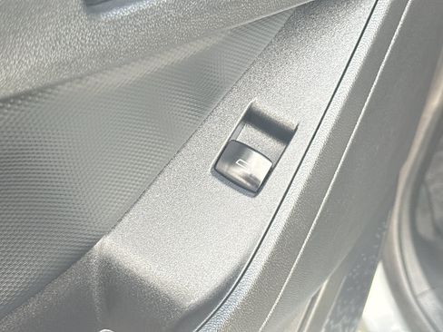 Used 2025 Chevrolet Equinox LT FWD image 29