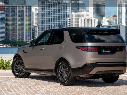 Used 2023 Land Rover Discovery S R-Dynamic image 12