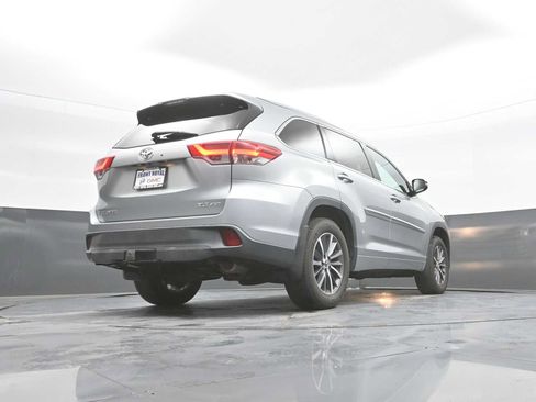 Used 2017 Toyota Highlander XLE AWD/4WD image 44