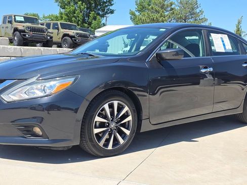 Used 2017 Nissan Altima 2.5 SV FWD image 1