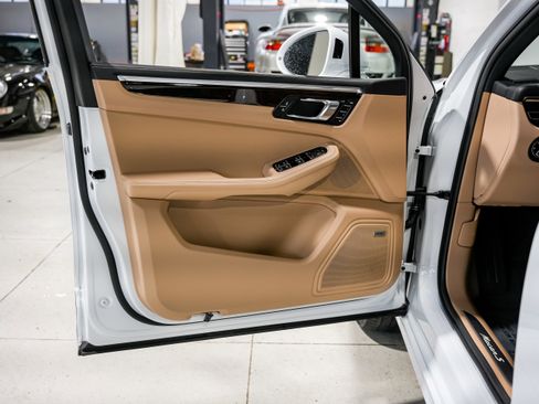 Used 2023 Porsche Macan S image 22